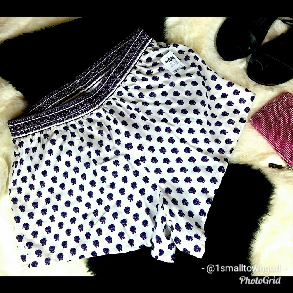 Ikat print white shorts NWT